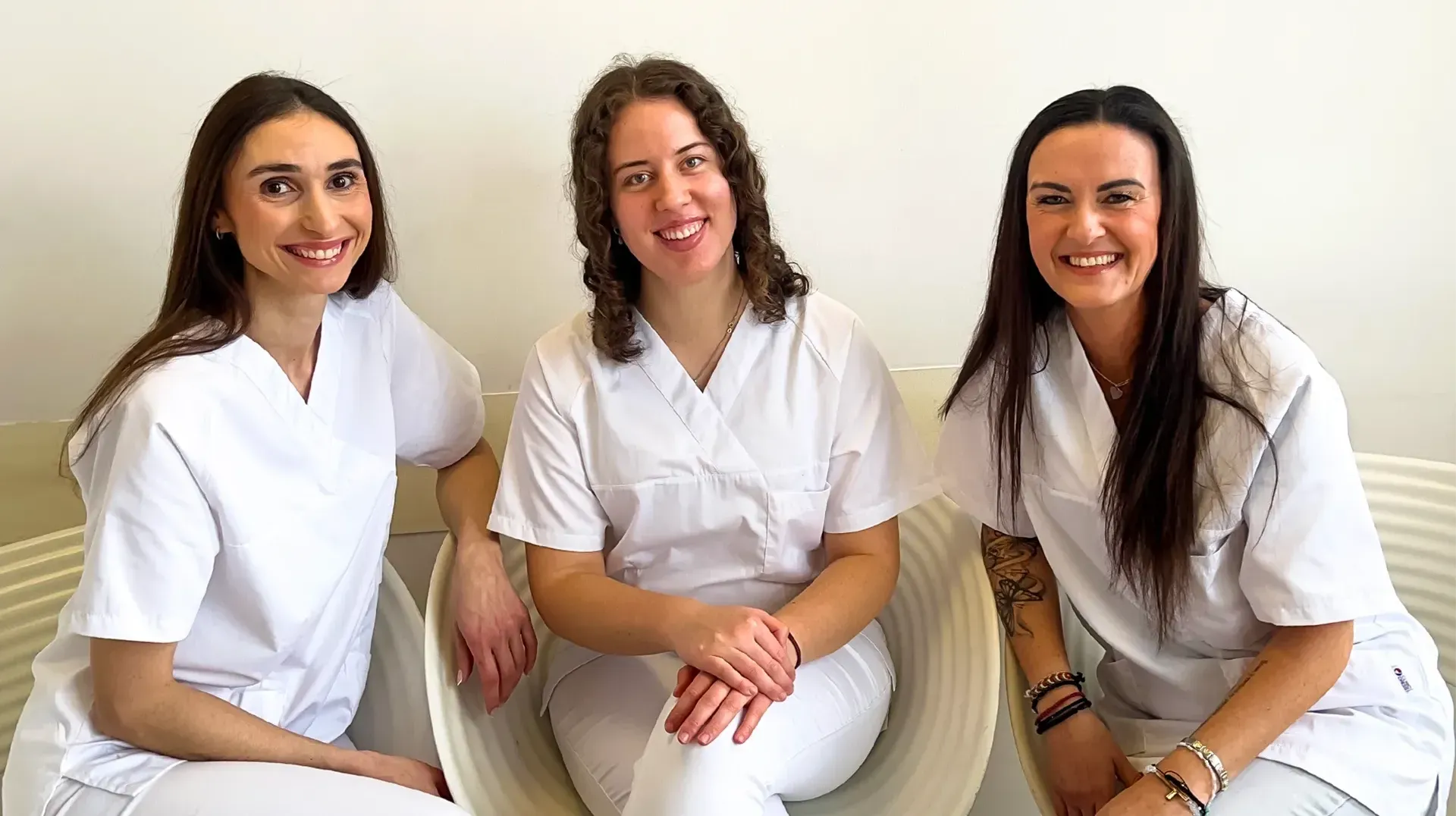 Medizinisch Technische Assistentinnen von links nach recht: Svjetlana Limunović MFA, Isabelle Elstermann Aushilfe und Office Management, Svjetlana Reljić MFA